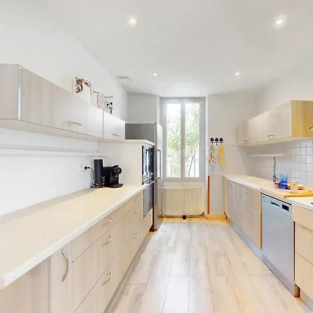 5 Bedroom Nice In