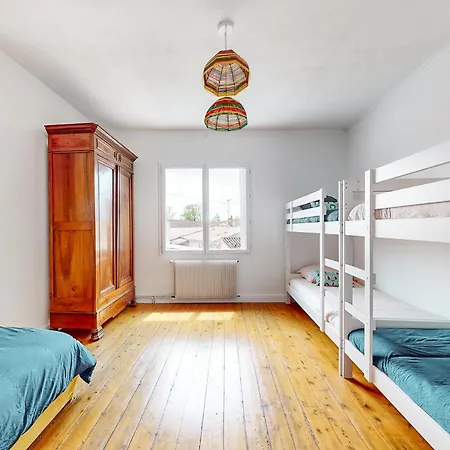 5 Bedroom Nice In Prázdninový dům Sémussac