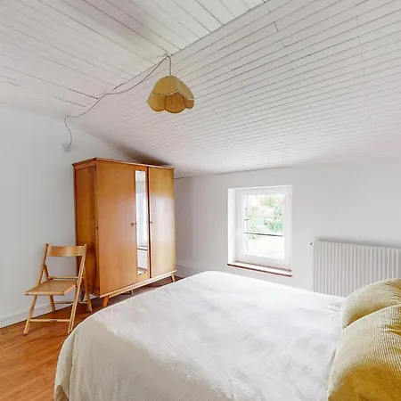 5 Bedroom Nice In Prázdninový dům *
