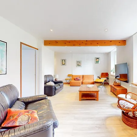 5 Bedroom Nice In Prázdninový dům Sémussac